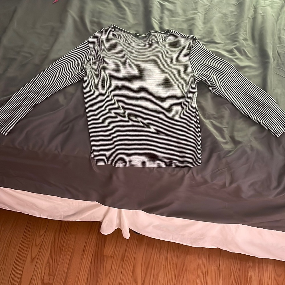 Brandy Melville long sleeve shirt only worn once - Picture 1 of 3